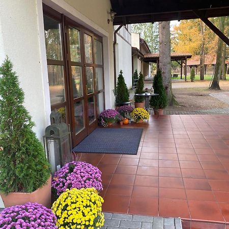 Hotel Restauracja Cztery Pory Roku Orneta Exterior foto