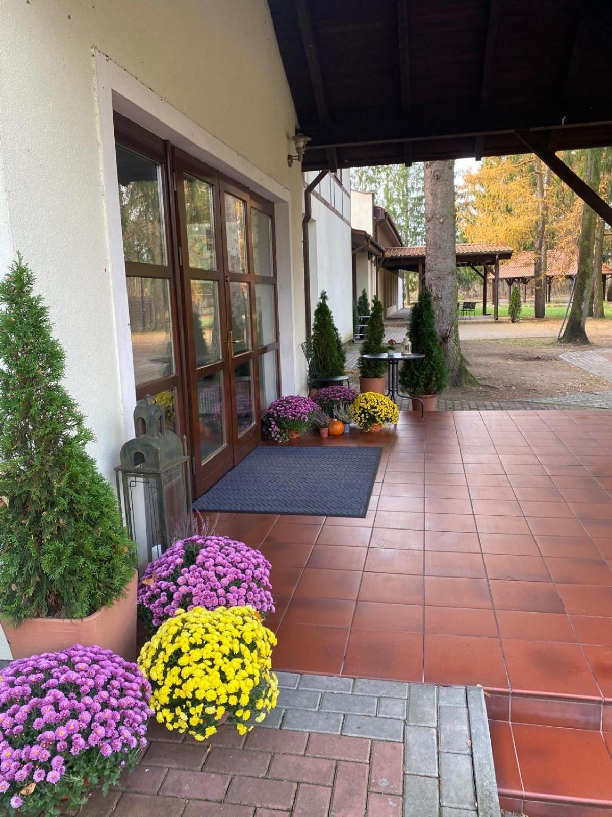 Hotel Restauracja Cztery Pory Roku Orneta Exterior foto